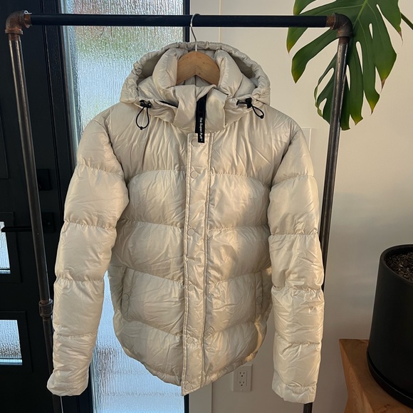 TNA Superpuff in Pearlescent White - Picture 12 of 13